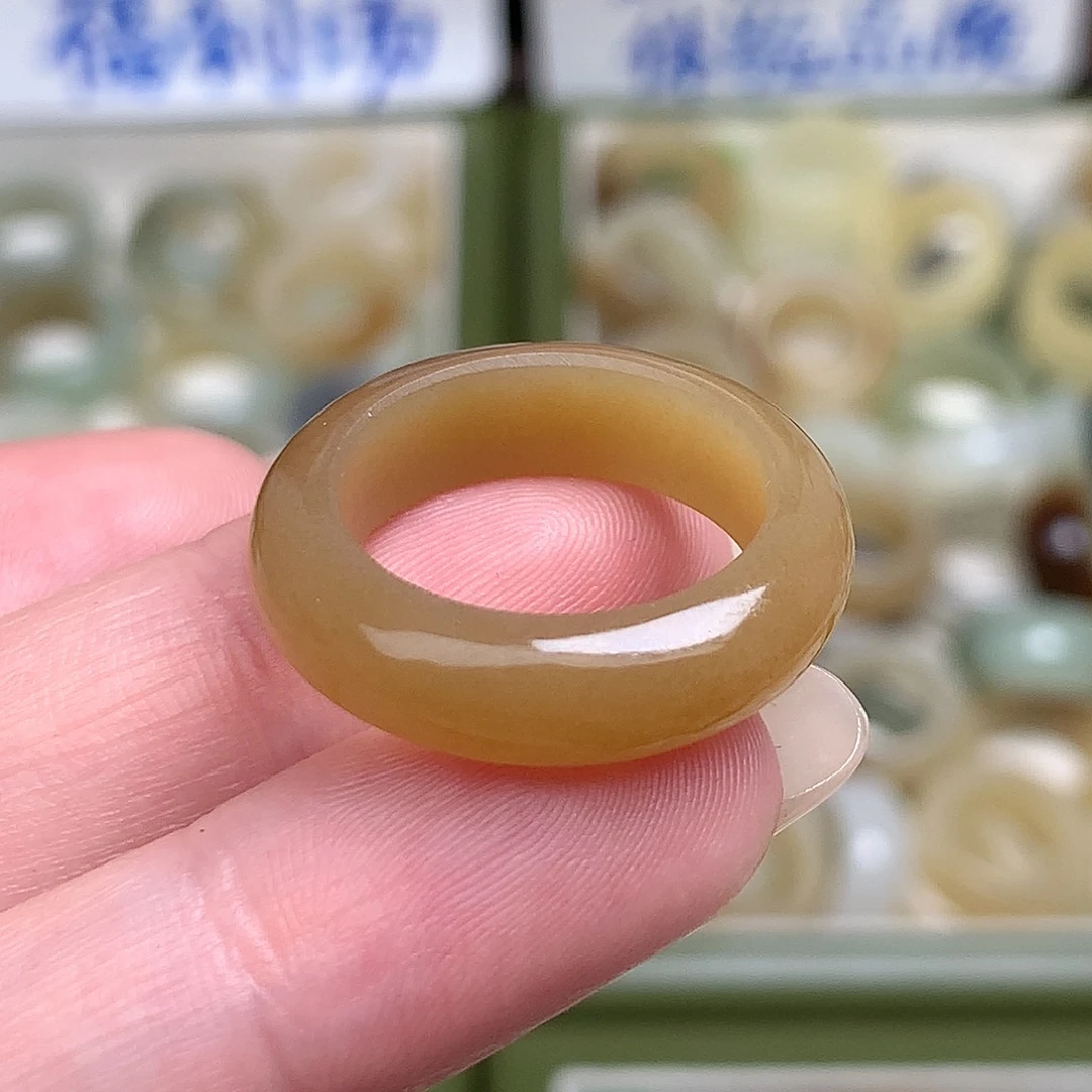 未镶嵌戒指和田玉