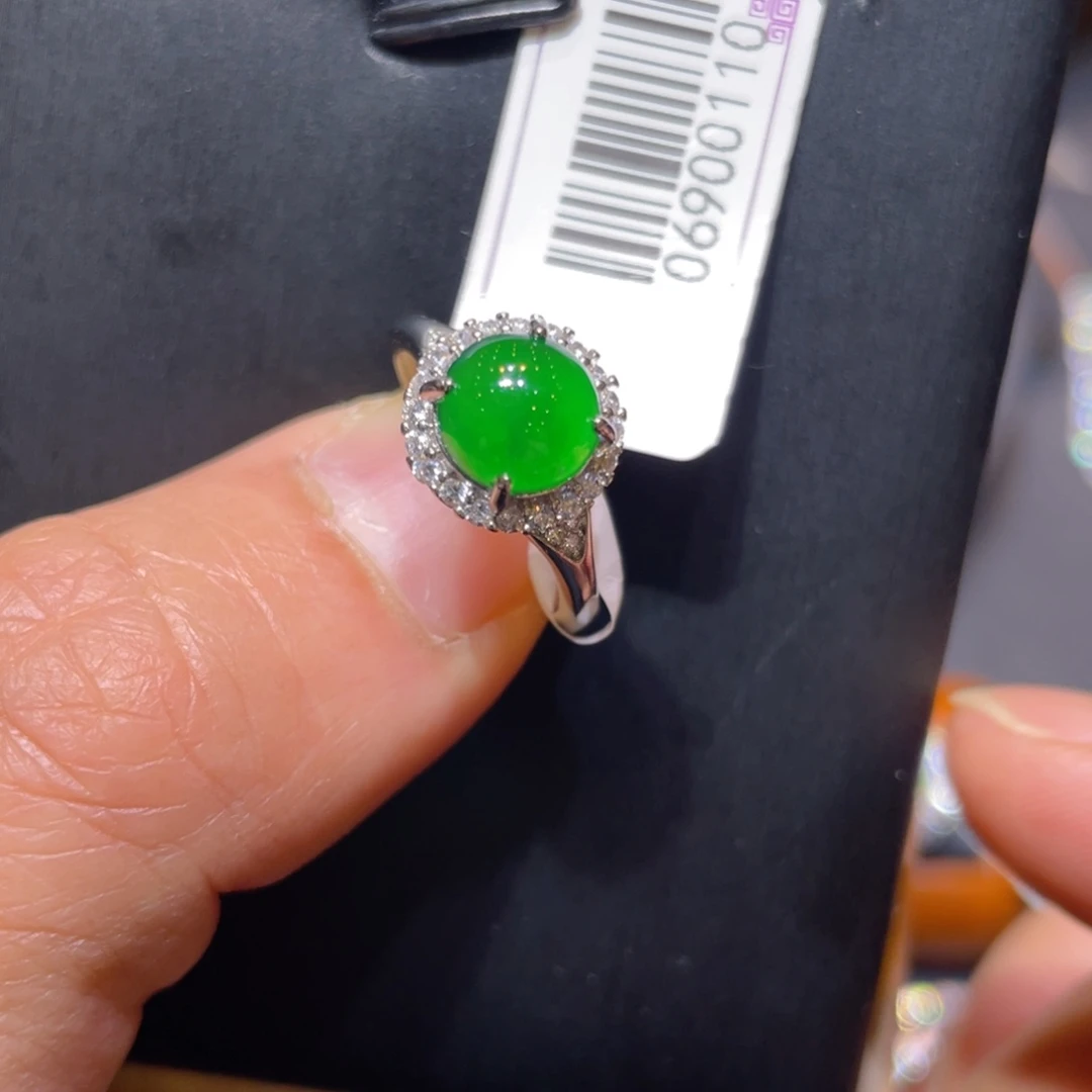 翡翠未镶嵌颈饰戒指