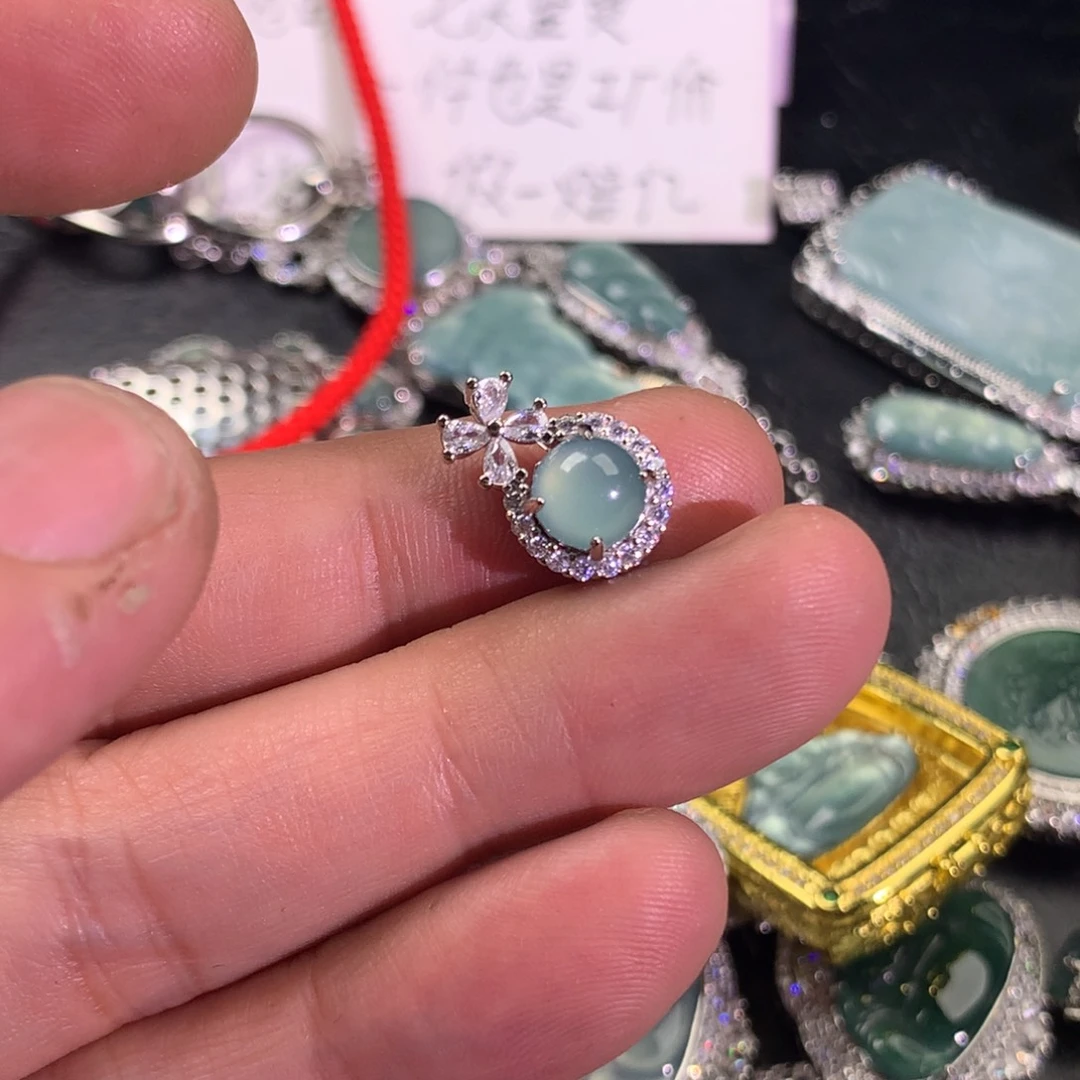 翡翠颈饰未镶嵌小提溜