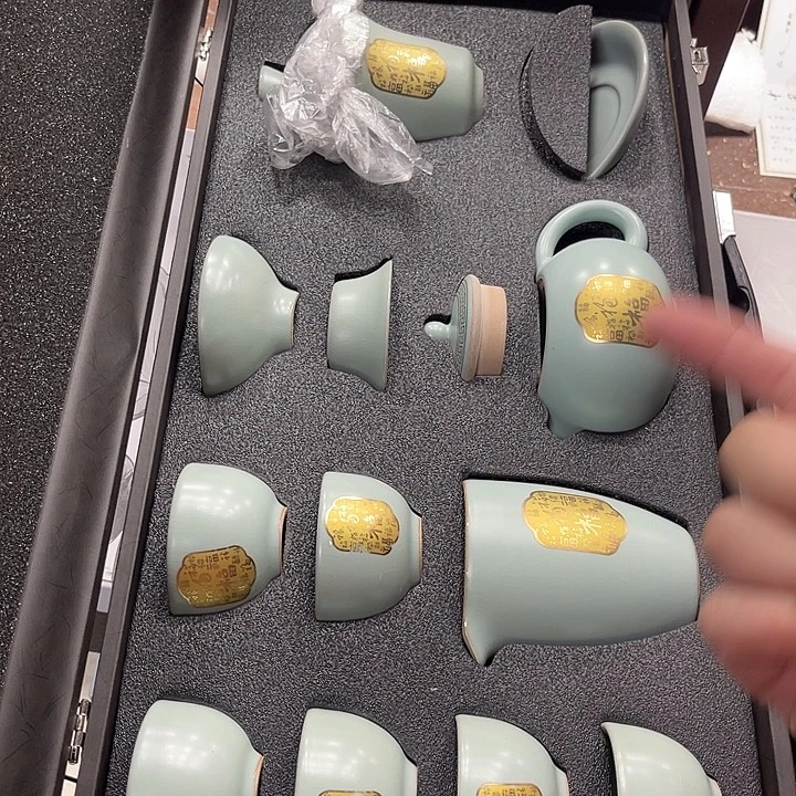 孤品茶具套装等。