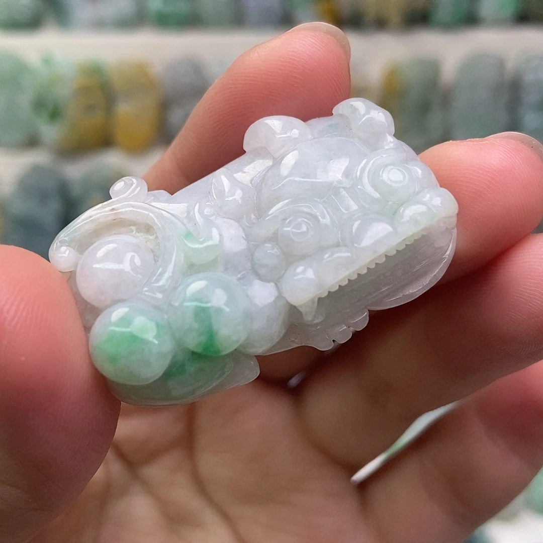 翡翠未镶嵌吊坠(赠链)