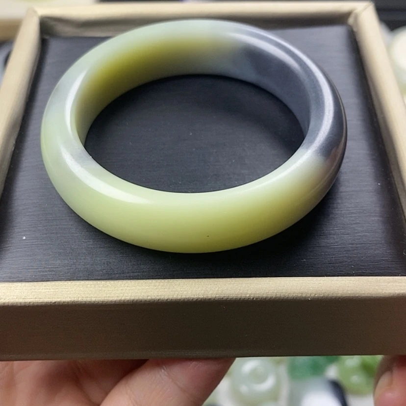 【闪购商品】未镶嵌手镯和田玉