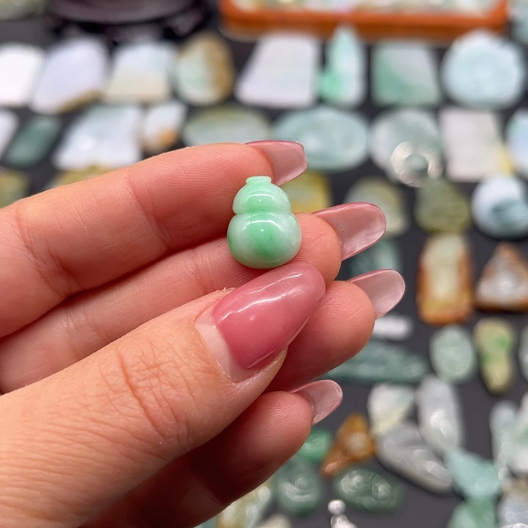 【闪购商品】翡翠颈饰未镶嵌葫芦