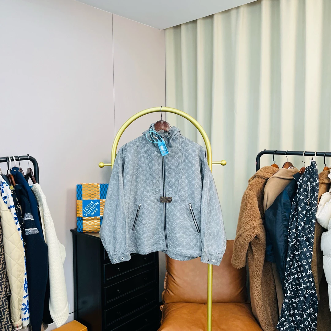 99新 LouisVuitton/路易威登 满印老花皮标冲锋衣 32码 99新