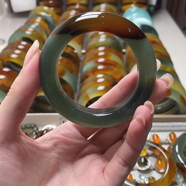 一***一未镶嵌蛇纹石玉手镯