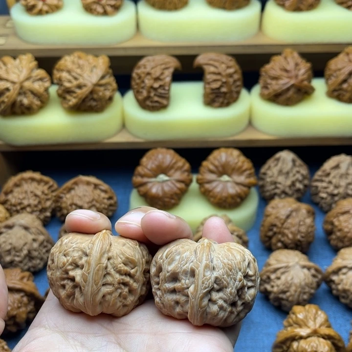 沉****元宝狮子头文玩核桃