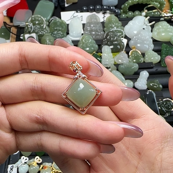 和田玉合金吊坠(赠链)