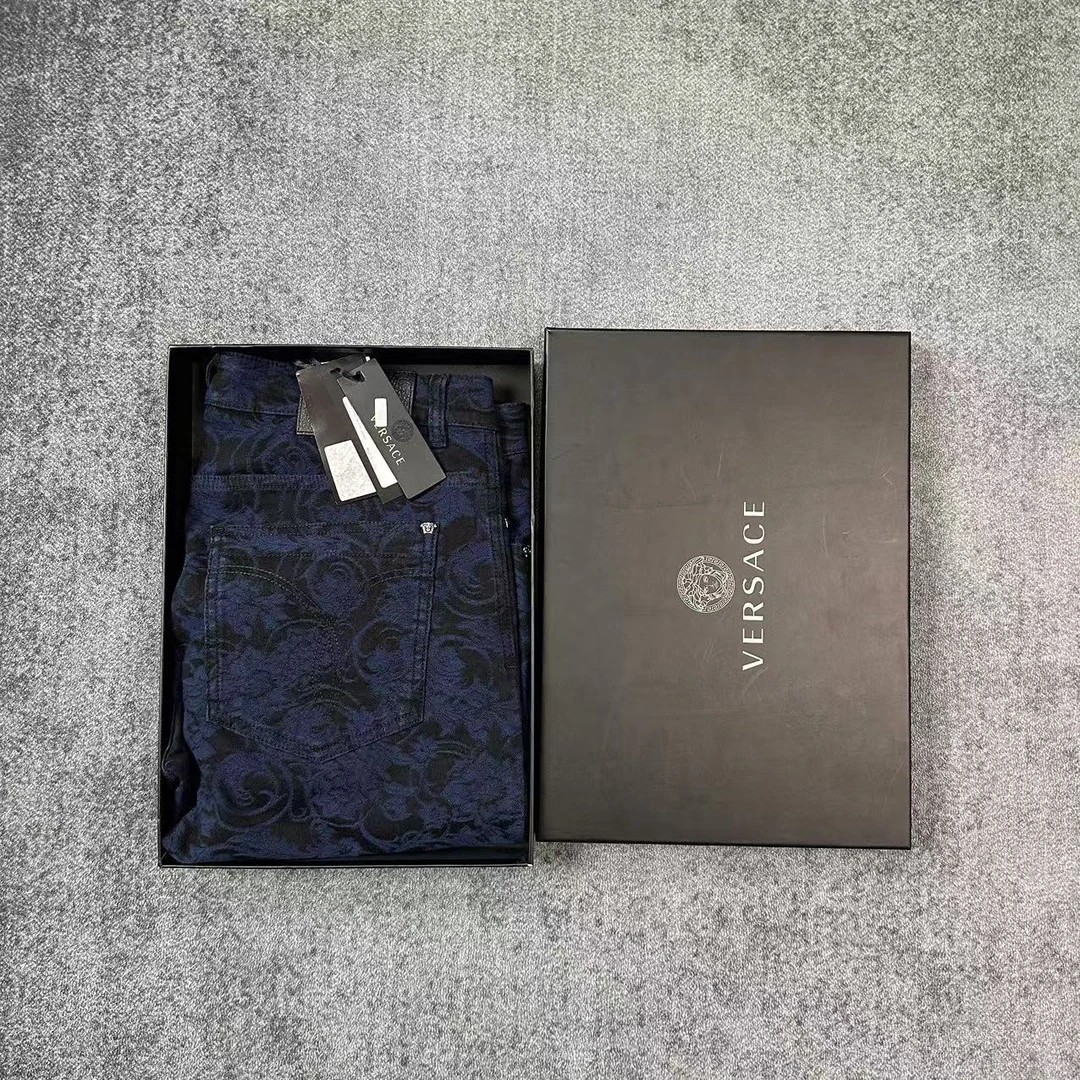 VERSACE/范思哲暗花牛仔长裤/尺码33/腰围86/99新