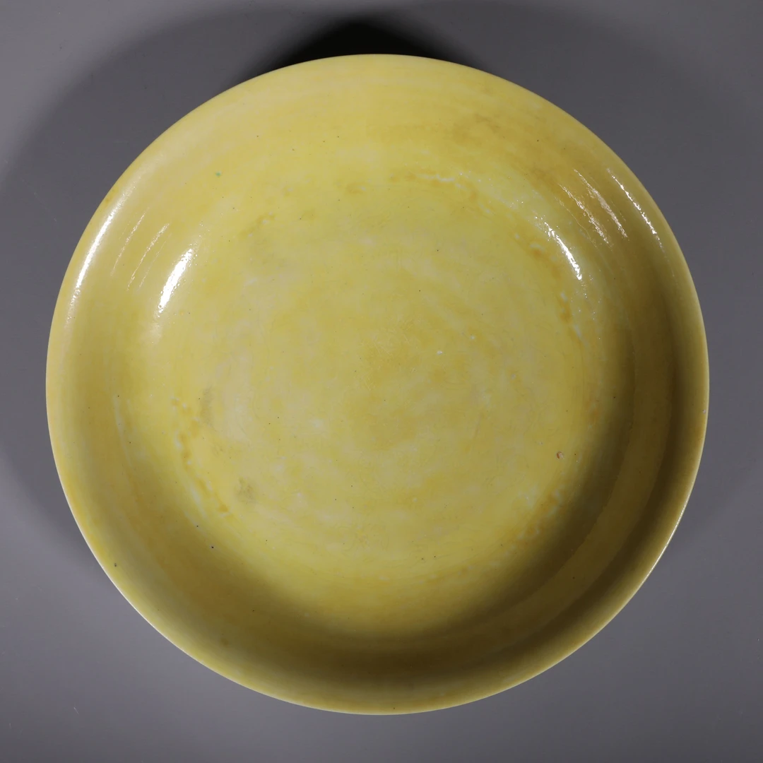 LOT061415 明嘉靖 黄釉暗刻双龙戏珠纹盘