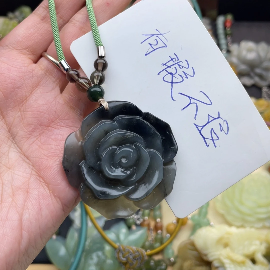 蛇纹石玉颈饰未镶嵌