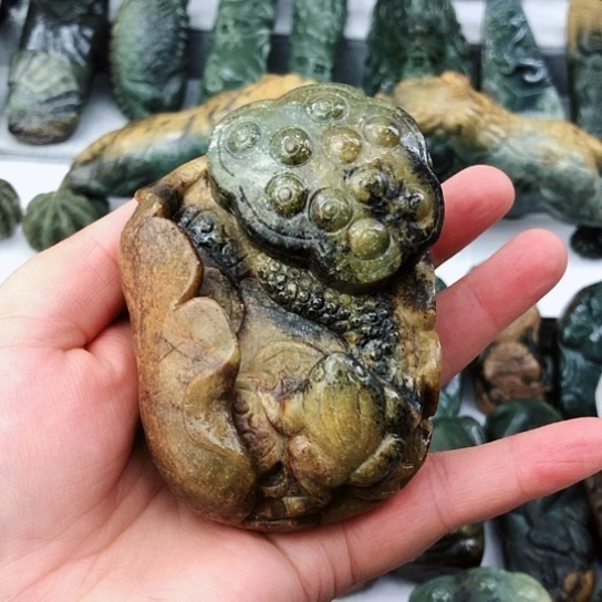 未镶嵌岫岩河磨玉（透闪石质玉）把件A**家