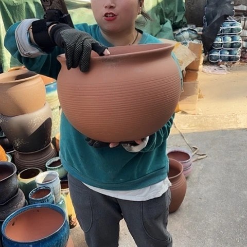 口32高24瑕疵口磕碰 一个盆。