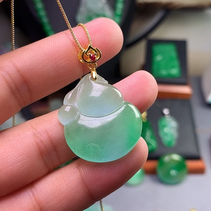 吊坠(赠链)未镶嵌翡翠