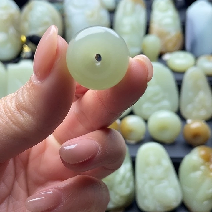 和田玉（糖玉）未镶嵌颈饰