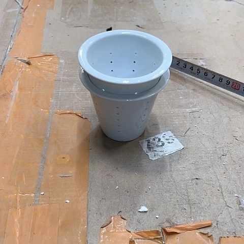 微瑕，不能明火，口径8厘米，高度7，4个茶漏