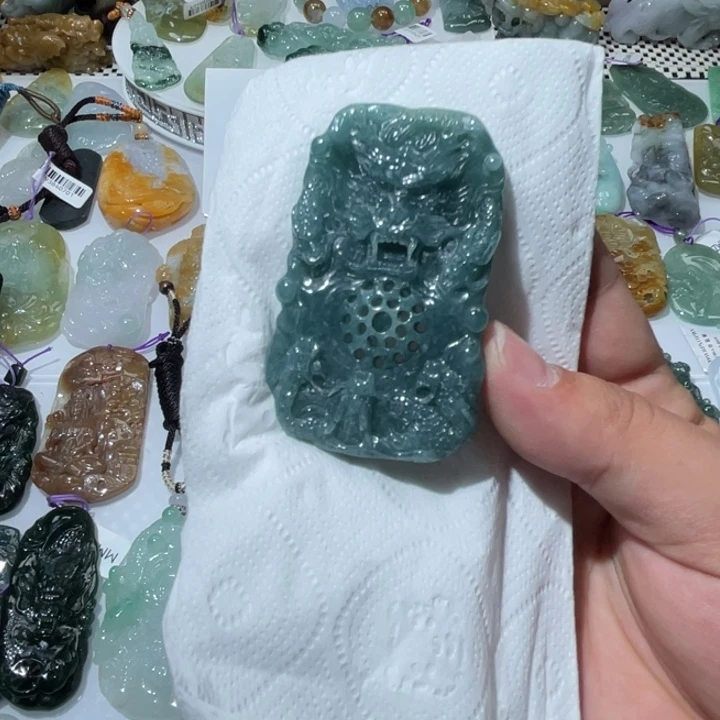 翡翠颈饰未镶嵌天然