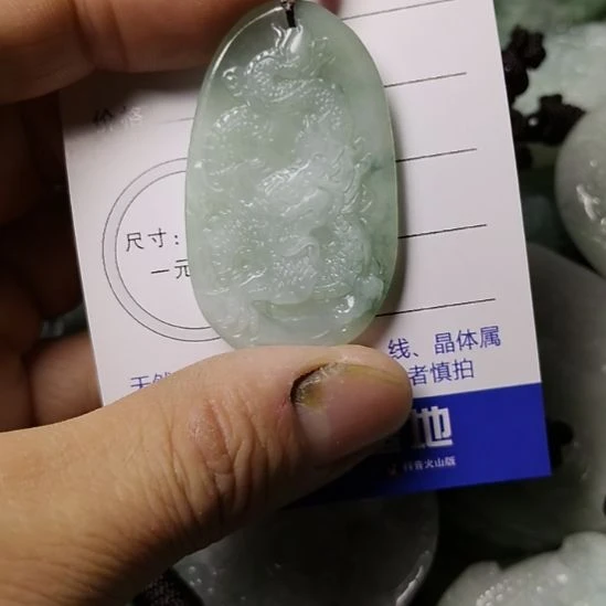 翡翠未镶嵌颈饰挂件