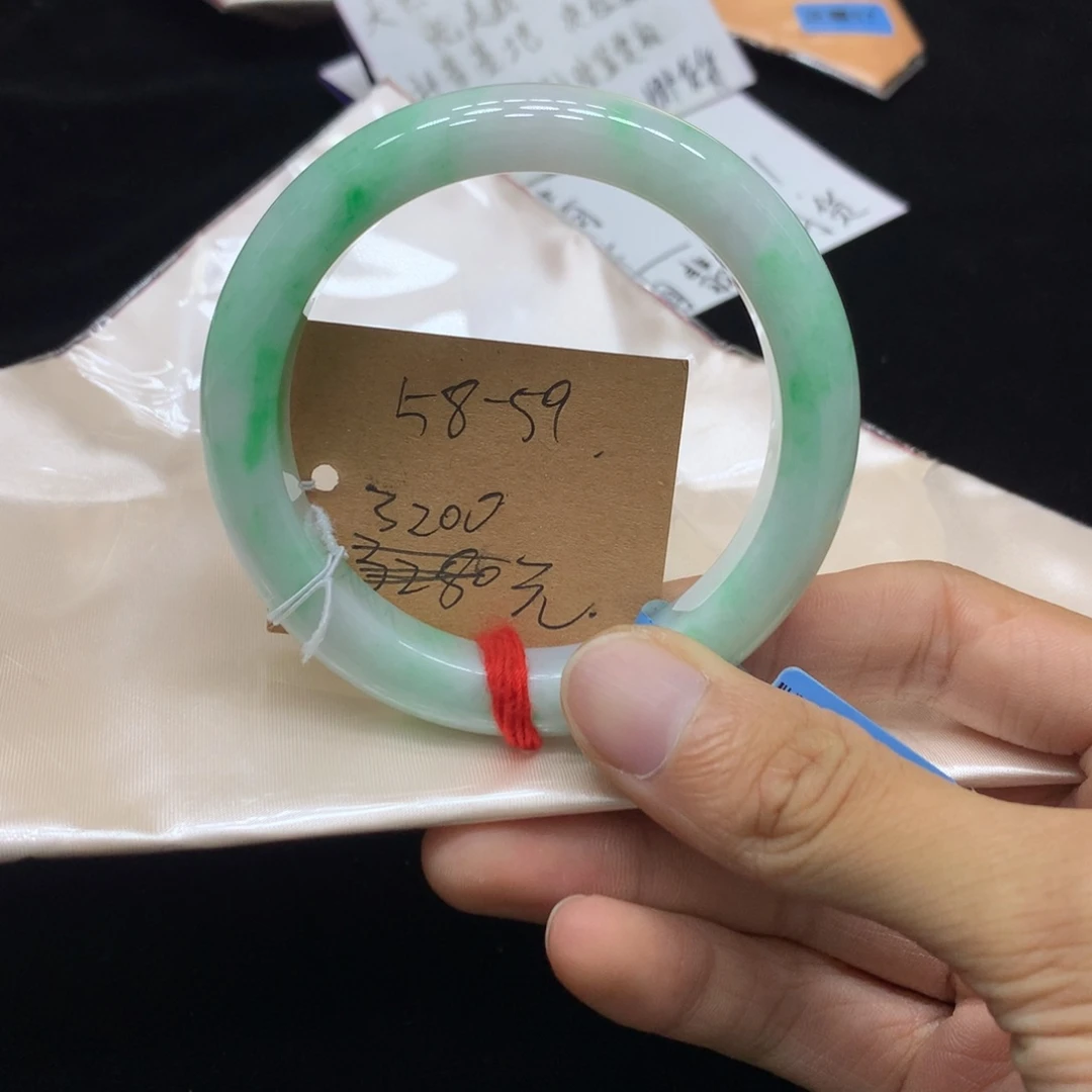 翡翠未镶嵌手镯手镯