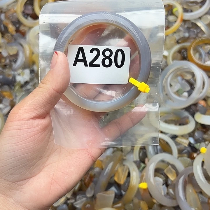 藕***柿玛瑙/玉髓未镶嵌手镯280
