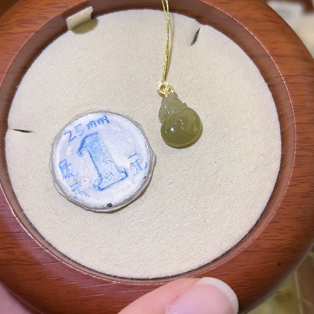 翡翠18K金镶嵌颈饰福袋