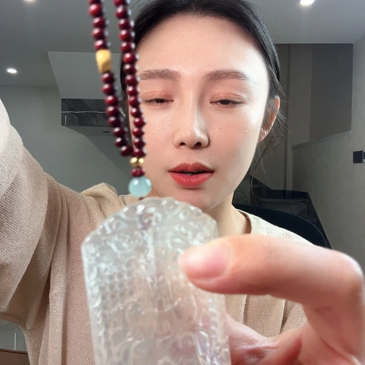 颜***色蛇纹石玉未镶嵌颈饰