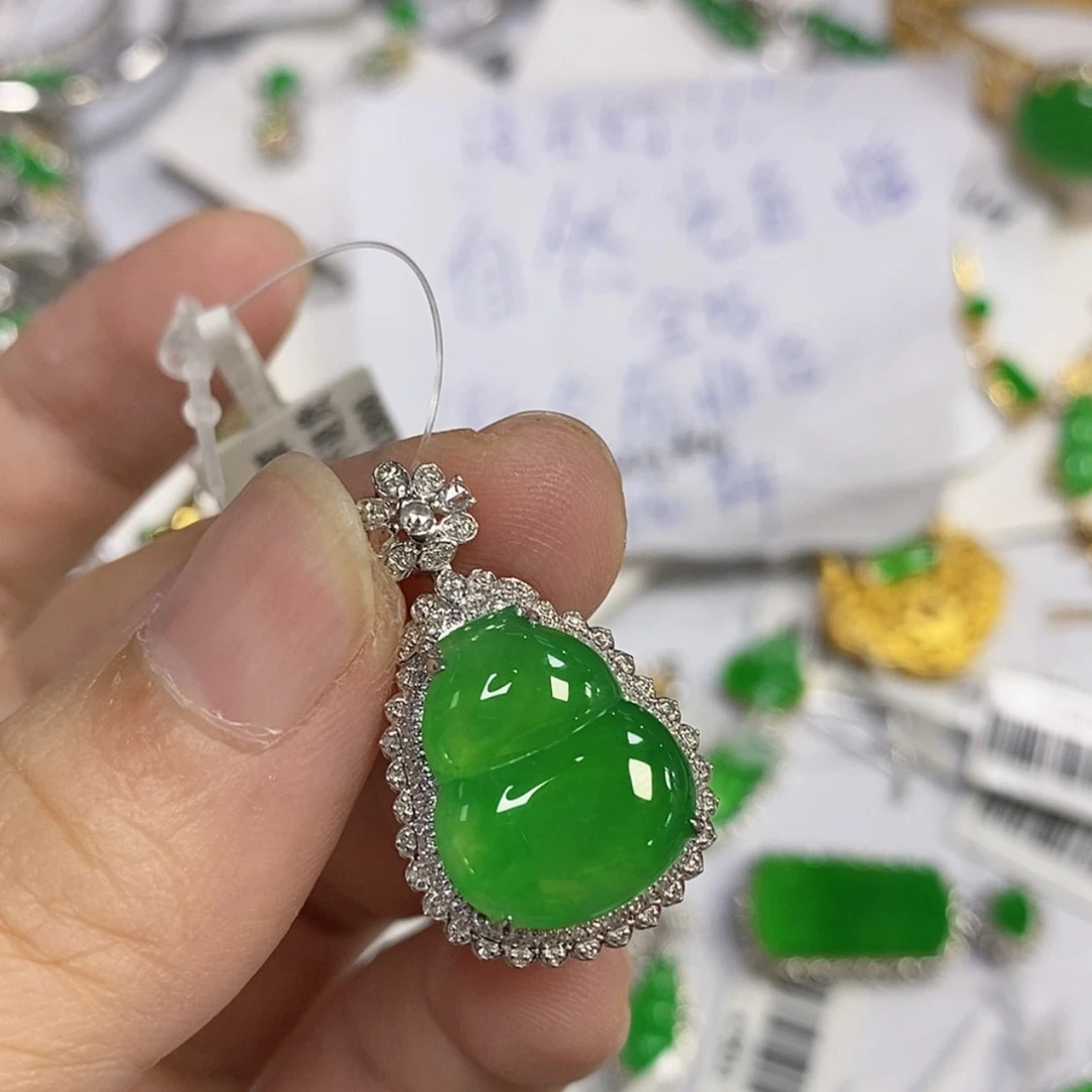 【闪购商品】翡翠18K金镶嵌颈饰k**i吊坠