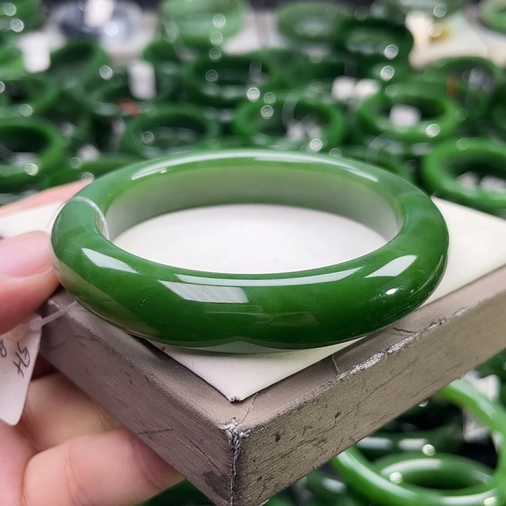 未镶嵌手镯和田玉（碧玉）