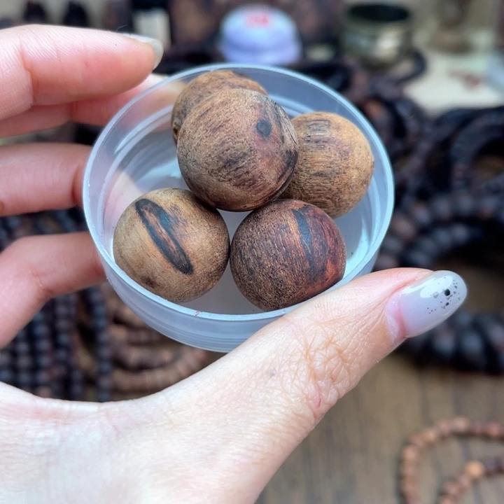 降真香其他2.0黄白油单珠（带棕眼）