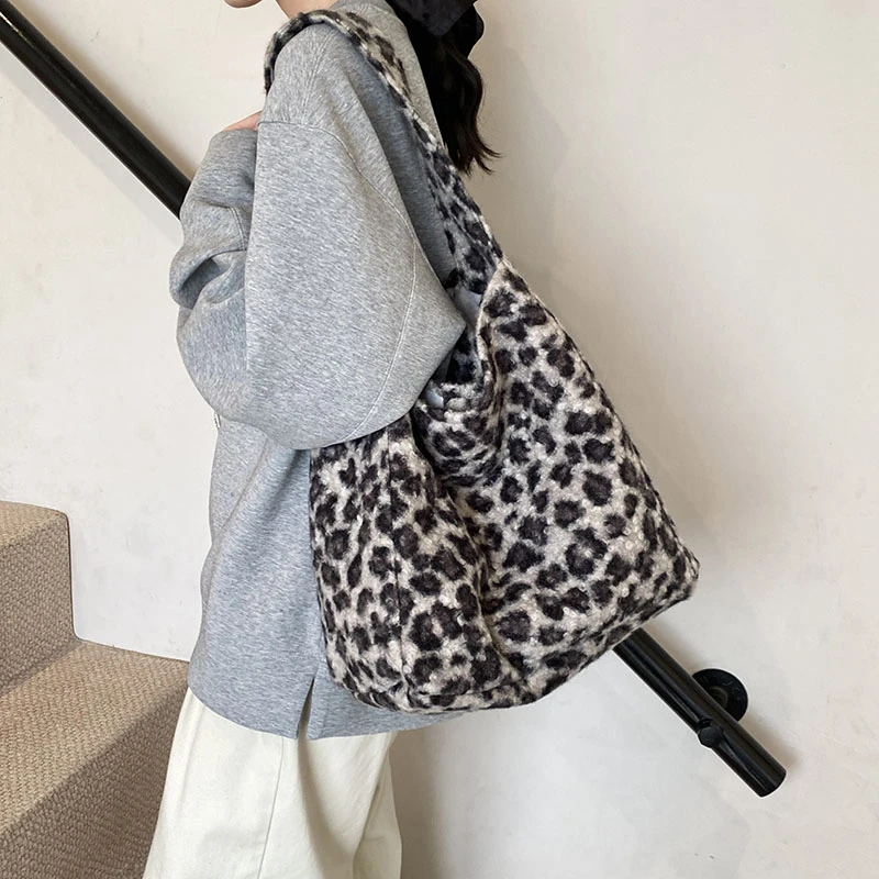 2025秋冬新款韩系毛绒豹纹托特包大容量英伦风辣妹通勤单肩腋下包
