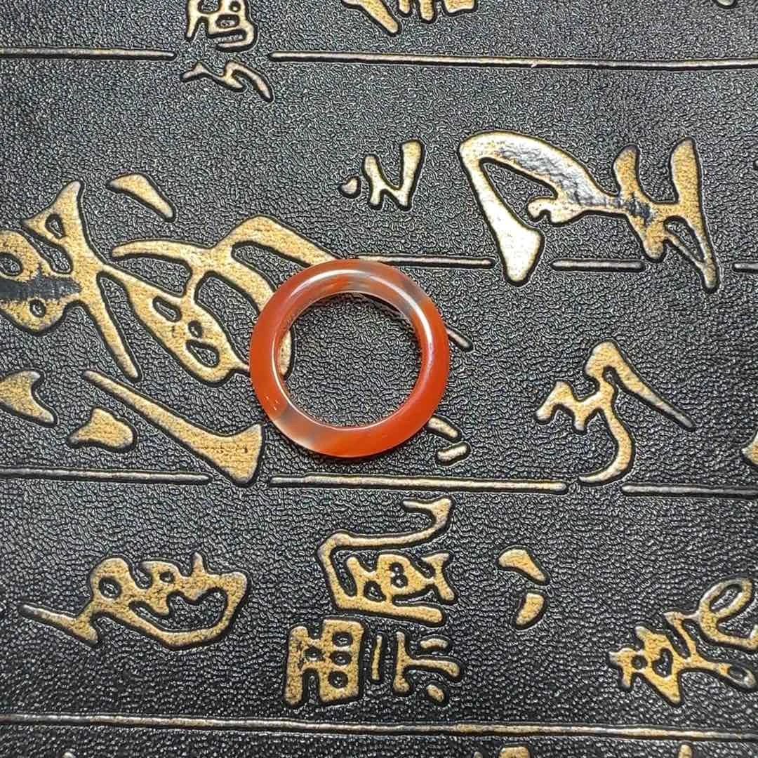 从***家南红玛瑙未镶嵌戒圈原矿冰飘戒圈