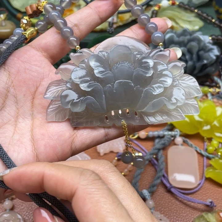 蛇纹石玉未镶嵌颈饰