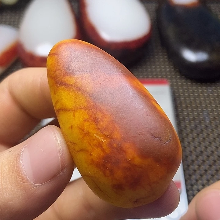 和田玉未镶嵌把件