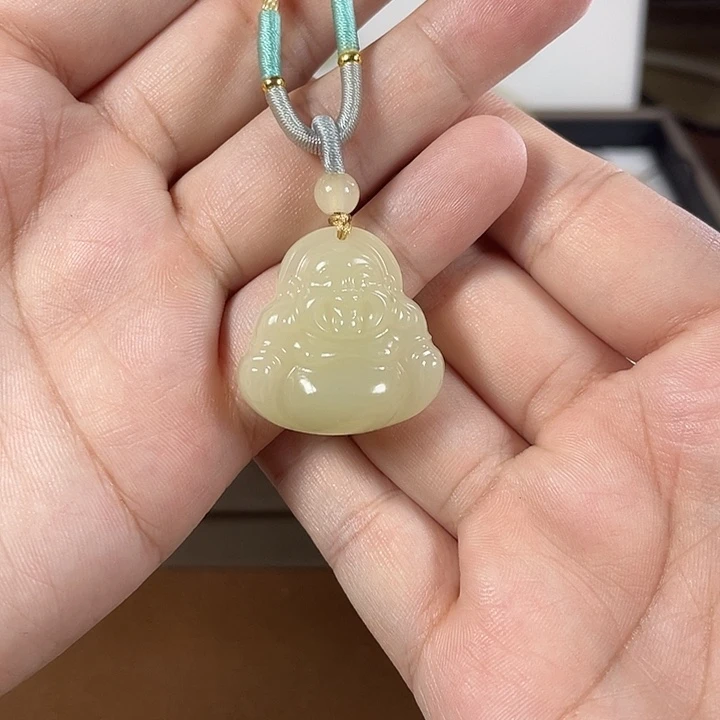 石英质玉未镶嵌颈饰佛公