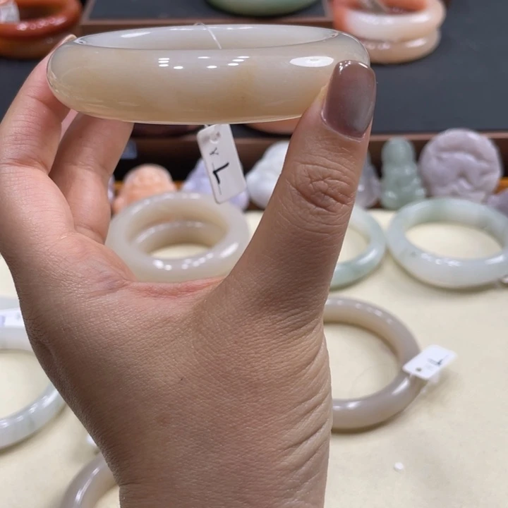 石英岩玉未镶嵌手镯