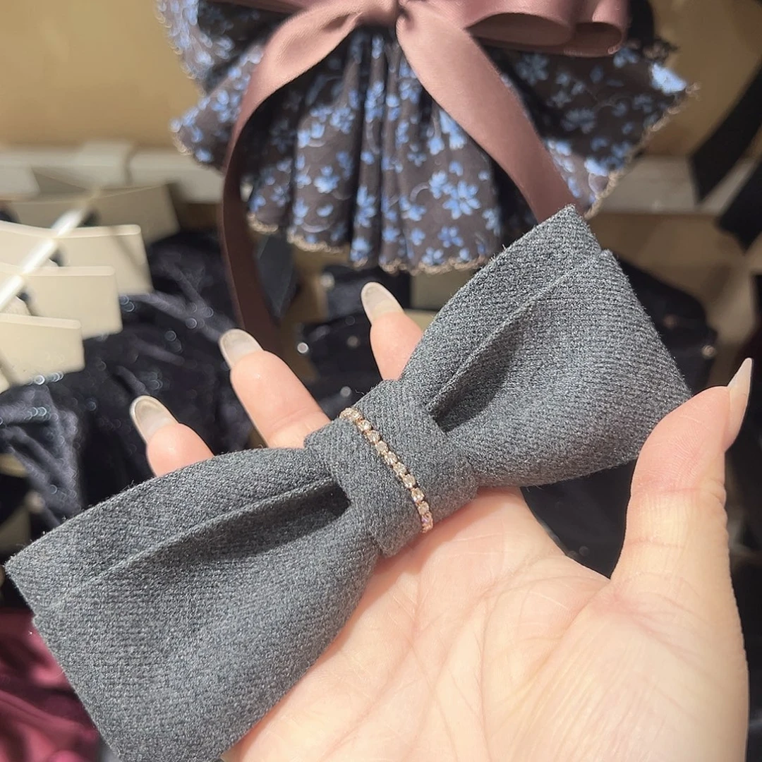 非金属灰色蝴蝶结弹夹