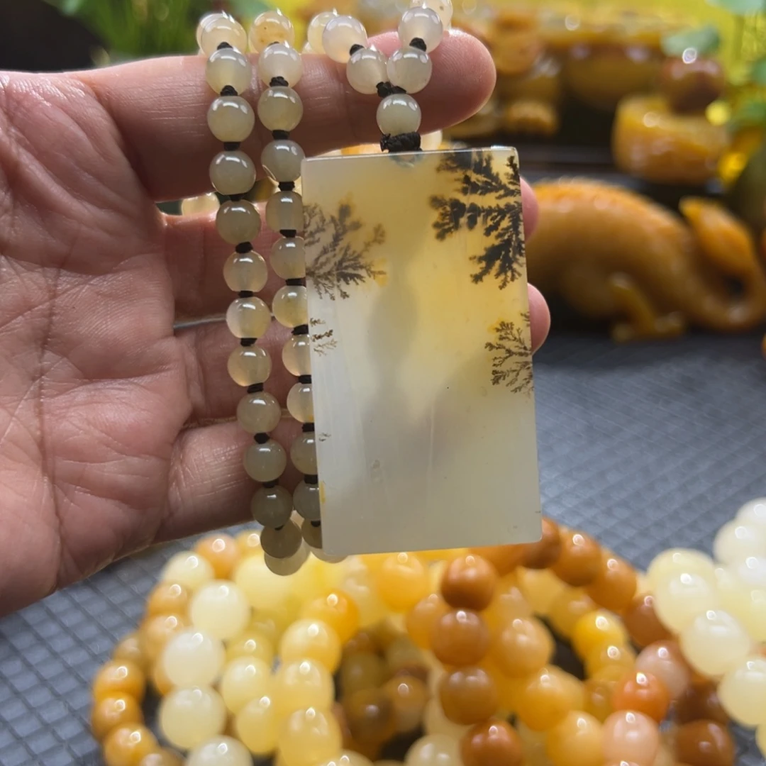 石英质玉未镶嵌颈饰