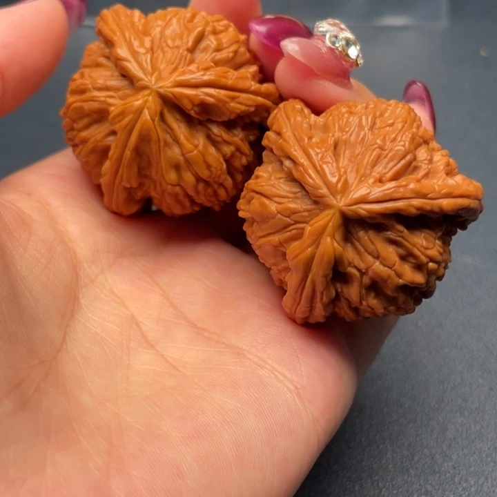 ****旭吊坠文玩核桃白狮子