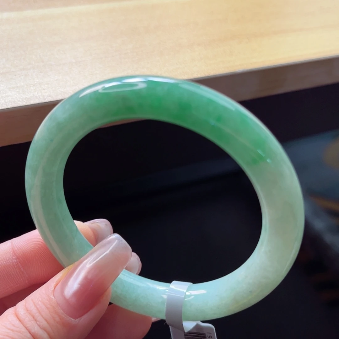 翡翠手镯未镶嵌手镯