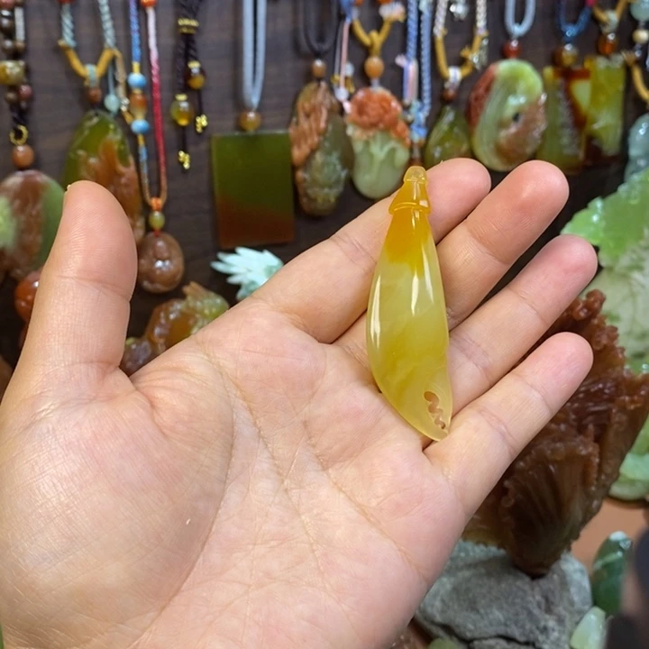 蛇纹石玉未镶嵌颈饰