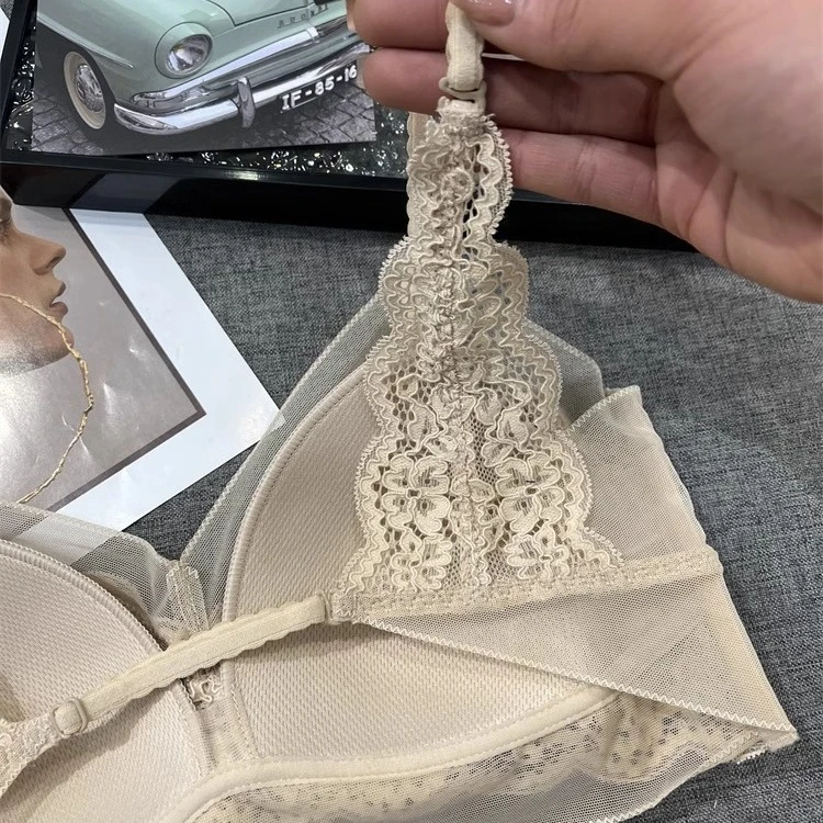 超薄法式美背性感蕾丝文胸三角杯一体抹胸无钢圈舒适内衣女无痕