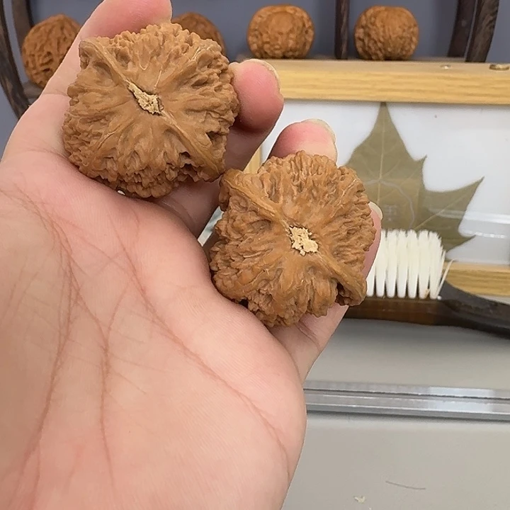 桃核把件摩**啦全品流星雨
