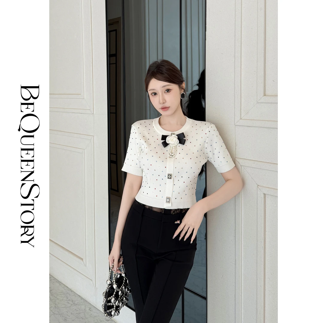 BeQueenStory【安妮心事】2025时尚水钻胸针修身弹力百搭小衫