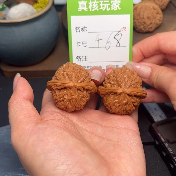 文玩核桃吊坠白狮子