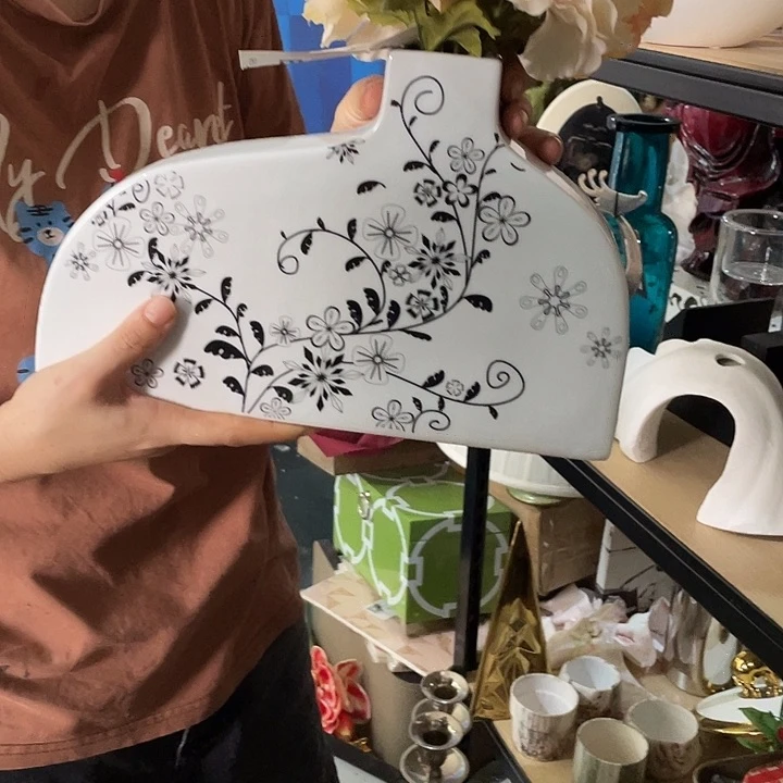 陶瓷花瓶部分（微瑕）