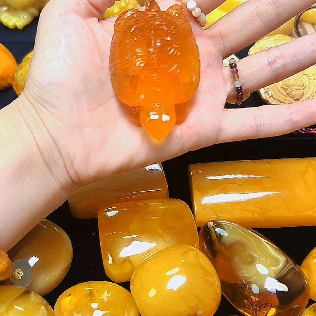 琥珀颈饰未镶嵌天然蜜糖红蜜蜡净水富甲天下雕刻件