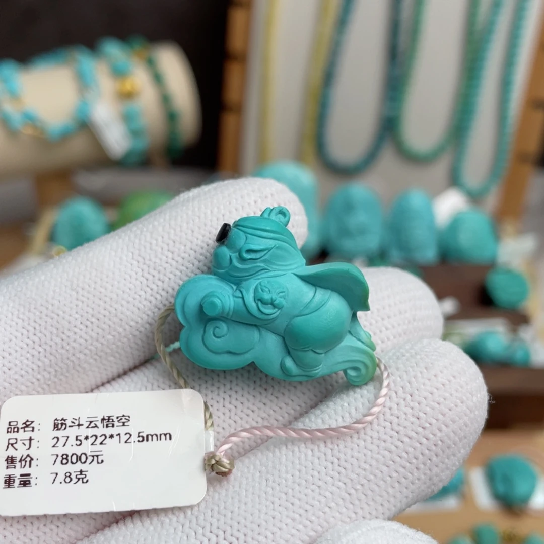 18K金镶嵌绿松石精品筋斗云悟空
