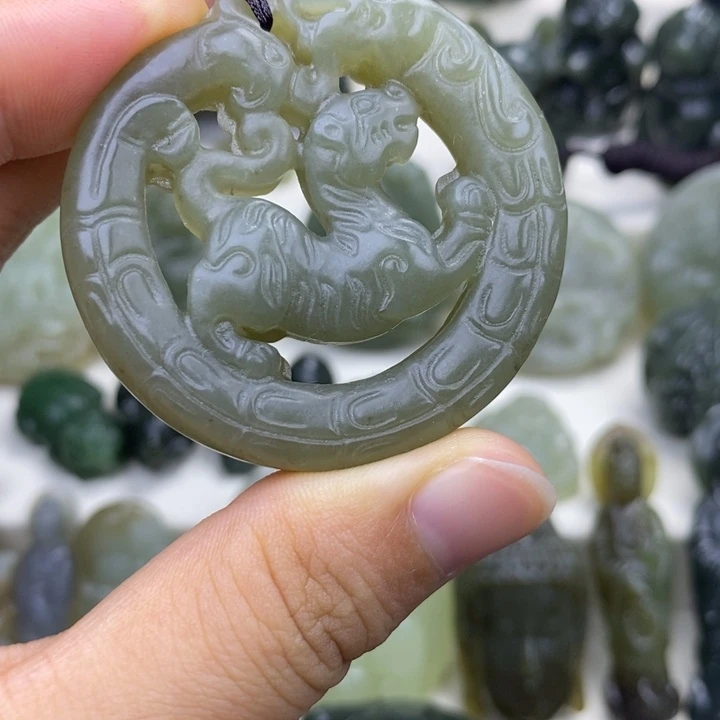 颈饰未镶嵌和田玉