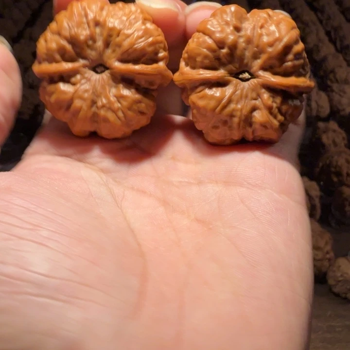 杰***械文玩核桃吊坠蛤蟆的眼睛是真的好看