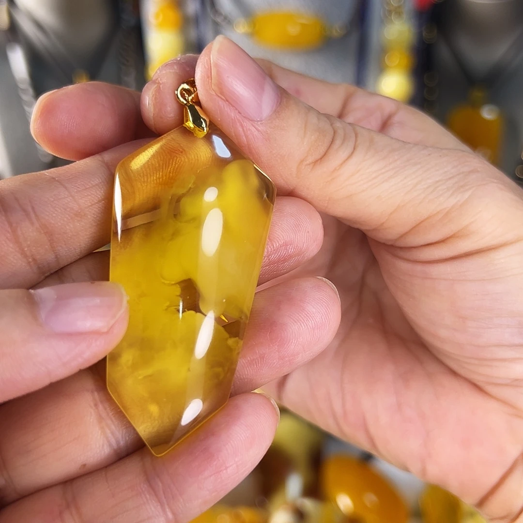 琥珀未镶嵌颈饰琥珀蜜蜡意境款盾牌