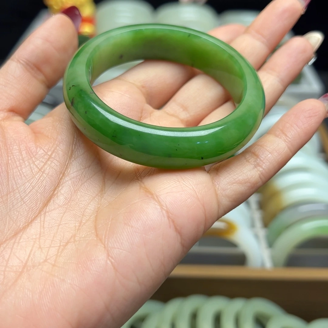 和田玉手镯未镶嵌?****啊